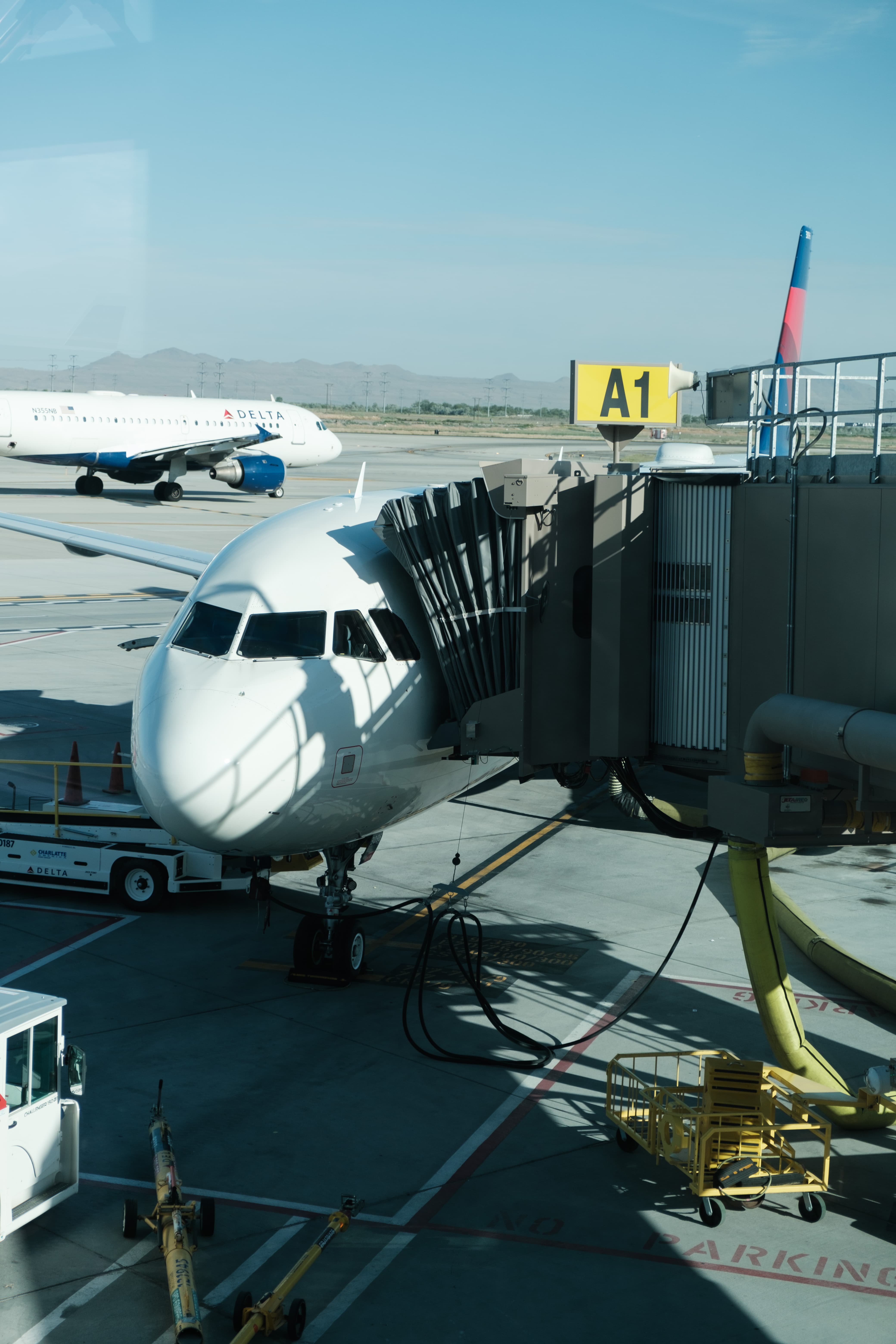 Airplane at Salt Lake City Airport (Fujifilm X-S10, 18-55mm)